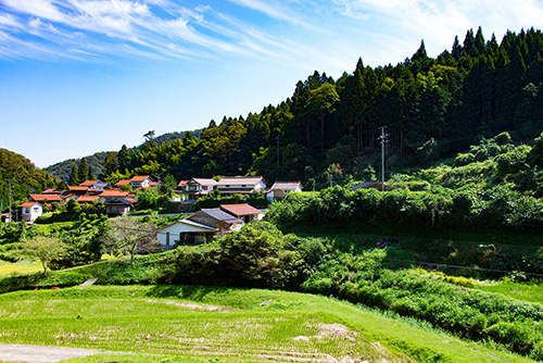 2016年9月撮影のフリー写真素材167「山の中の家」