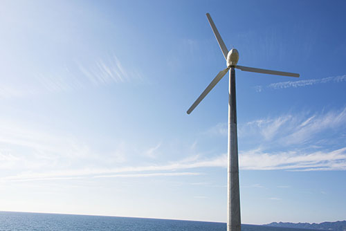 2017年6月撮影のフリー写真素材136「青空と風車」