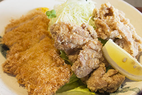 2017年6月撮影のフリー写真素材84「ロースカツと唐揚げ」