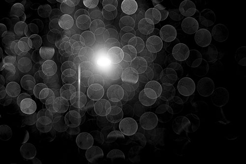 フリー写真素材294「背の高い街灯（白黒）」