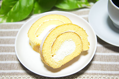 クリームロールケーキのフリー写真素材1