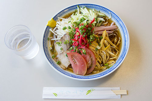 フリー写真素材181「冷やし中華と割り箸と水」