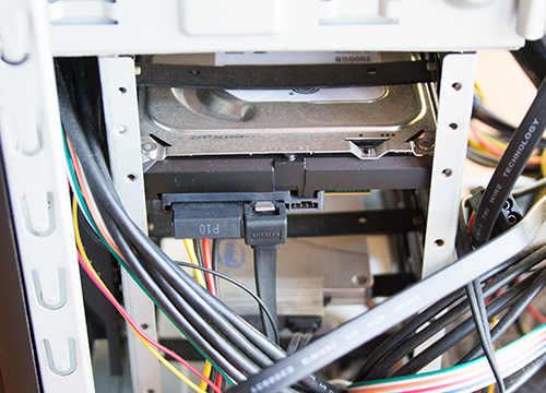 ハードディスクに繋がっているコード