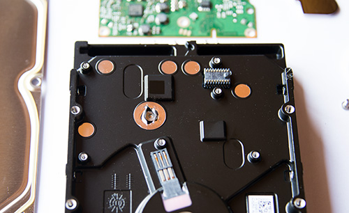 ハードディスクの基盤を外す