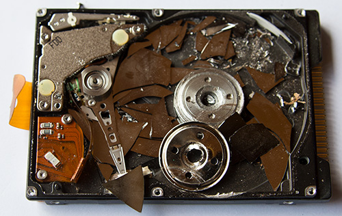 粉々になったディスク