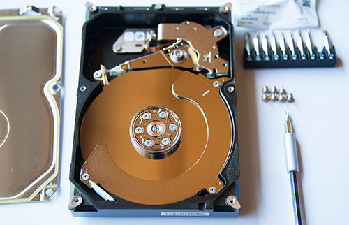 ハードディスクの蓋を外す