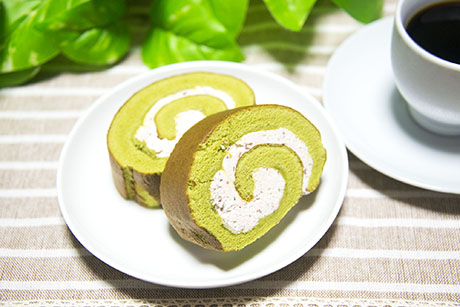 抹茶ロールケーキのフリー写真素材1