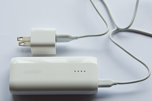 モバイルバッテリーを充電する準備